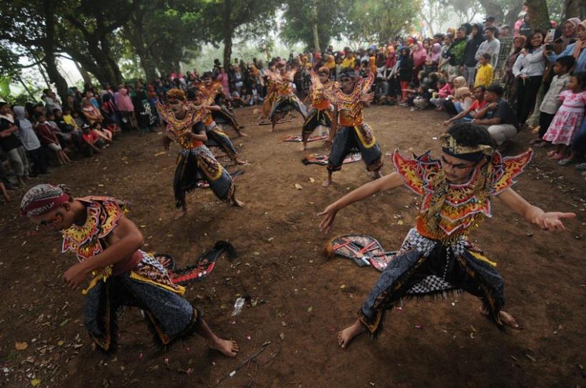 Tarian Jaran Kepang Warnai Ritual Merawat Petilasan Tapak Noto PB X - Bagian 1