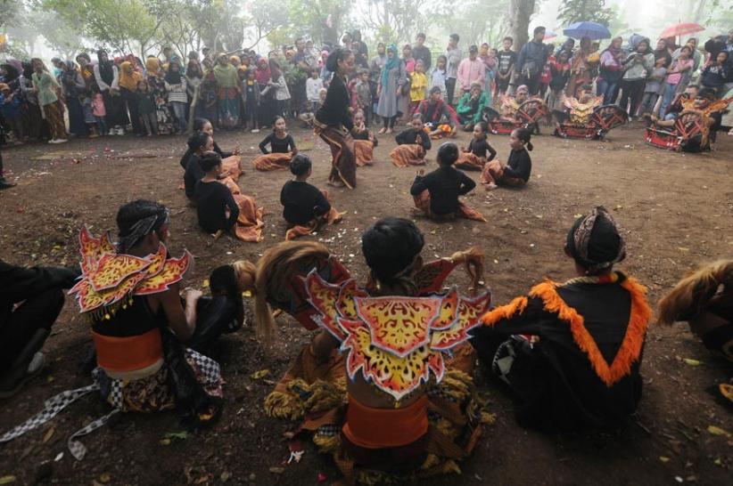 Tarian Jaran Kepang Warnai Ritual Merawat Petilasan Tapak Noto PB X - Bagian 2