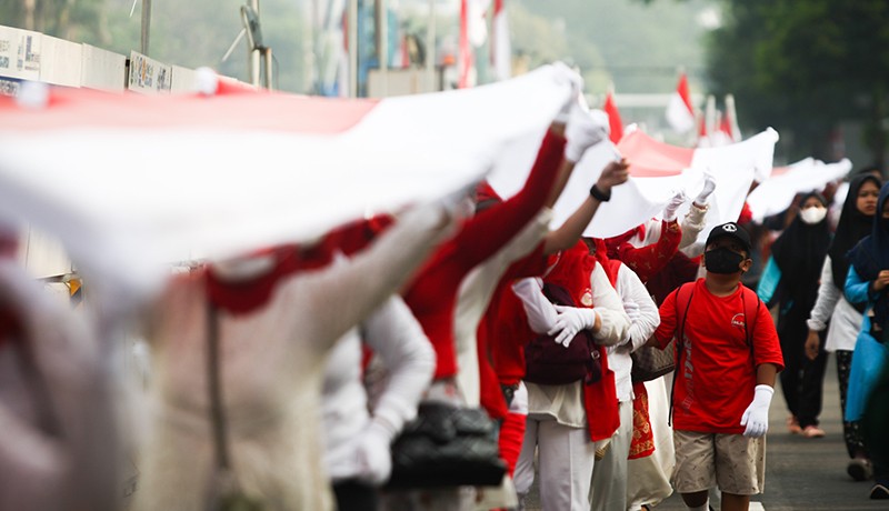 Kompak, Ribuan Warga Bawa Bendera Merah Putih 1.700 Meter dari Monas-Bundaran HI - Bagian 4