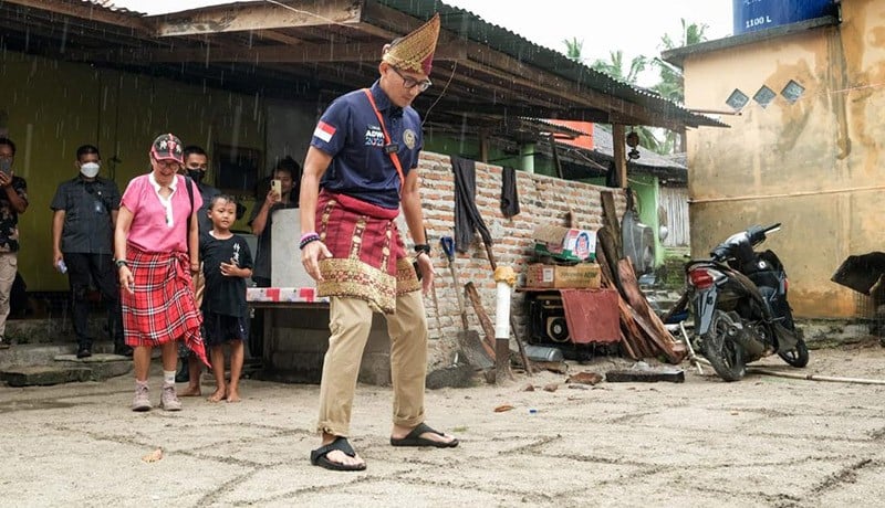 Foto Sandiaga Uno Snorkeling di Pulau Pahawang Lampung  - Bagian 2