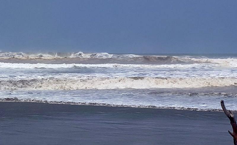 title Gelombang Tinggi Terjang Laut Selatan Jateng, Ribuan Nelayan di Cilacap Tak Melaut Gelombang Tinggi Terjang Laut Selatan Jateng, Ribuan Nelayan di Cilacap Tak Melaut