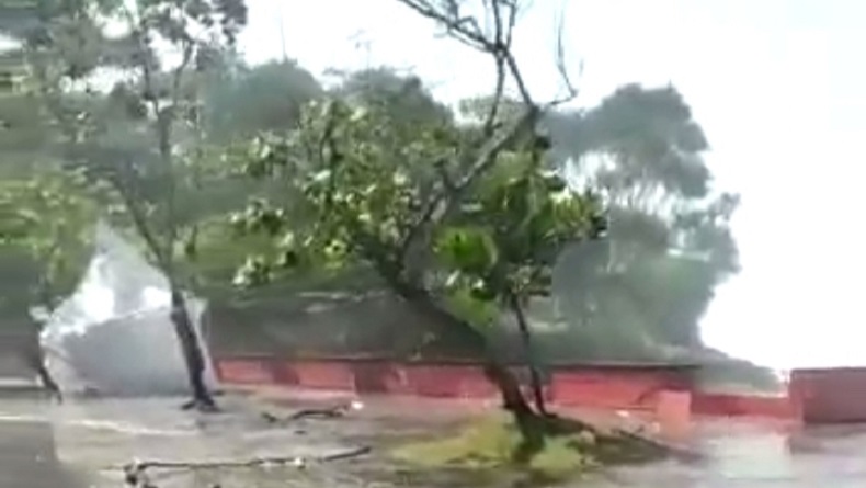 Gelombang Pasang 4 Meter Terjang Pantai Batu Hiu Pangandaran, Ini Penjelasan BMKG