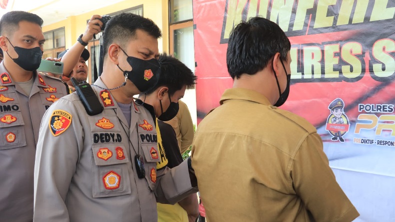 Waduh, Kades di Sukabumi Tertangkap Tangan Konsumsi Narkoba di Ruang Kerja