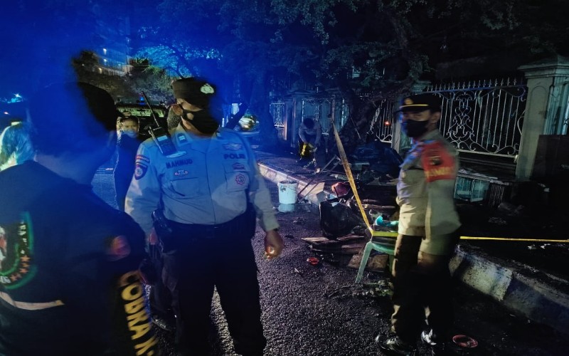 2 Anak Tewas dan Kritis setelah Warung Gerobak Orang Tuanya Terbakar