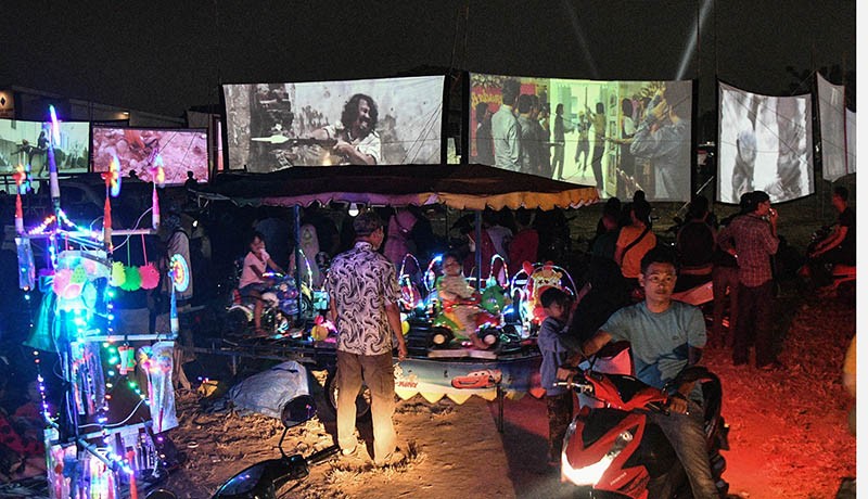 Nonton Gratis, 30 Layar Tancap Dipasang saat Festival di Cibitung - Bagian 2