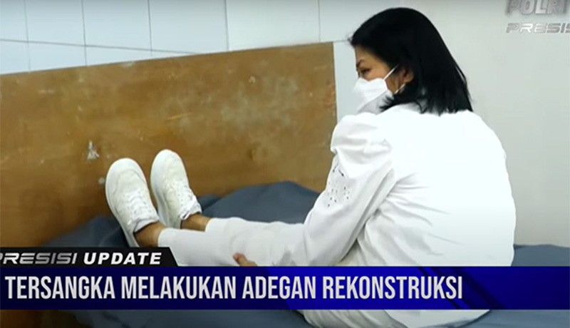 Pakai Baju Putih, Putri Candrawathi Tidur di Kasur Jalani Reka Adegan Pembunuhan - Bagian 2
