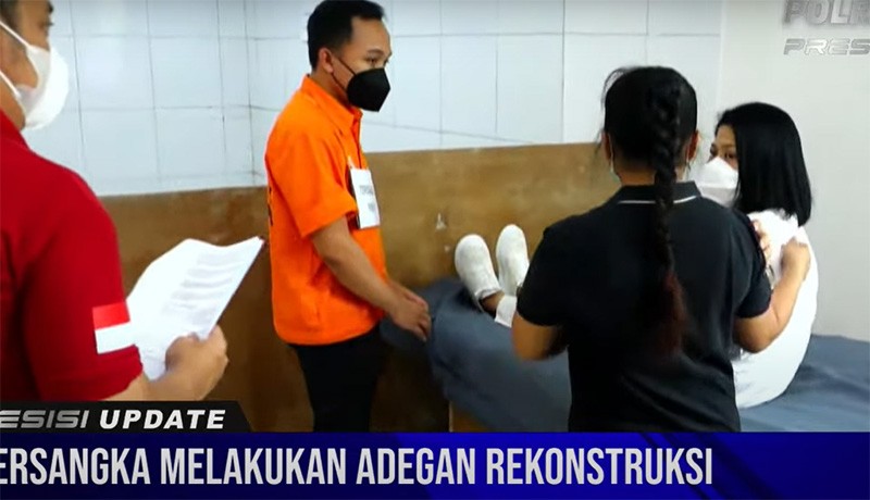 Pakai Baju Putih, Putri Candrawathi Tidur di Kasur Jalani Reka Adegan Pembunuhan - Bagian 3