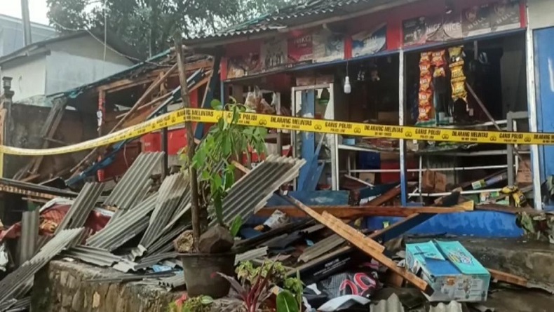 Massa Rusak Rumah Warga Nyalindung Sukabumi, Diduga Terkait Pembunuhan Perangkat Desa