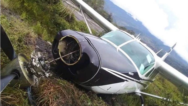 Pesawat Smart Aviation Tergelincir saat Mendarat di Bandara Sinak, Baling-Baling Terlepas