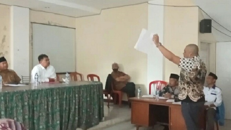 Warga Geruduk Kantor Desa Cikidang KBB, Pertanyakan Uang Sewa Tanah Carik Rp200 Juta