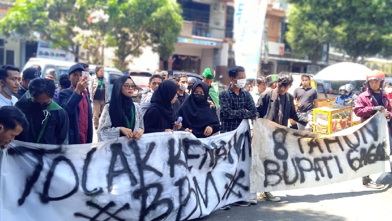 Tolak Kenaikan Harga BBM, Mahasiswa Garut Sebut 8 Tahun Bupati Gagal