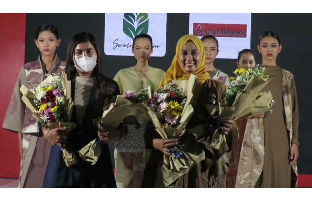  Keren, Desainer Ini Pamerkan Kain Motif Ecoprint Ramah Lingkungan di Eropa