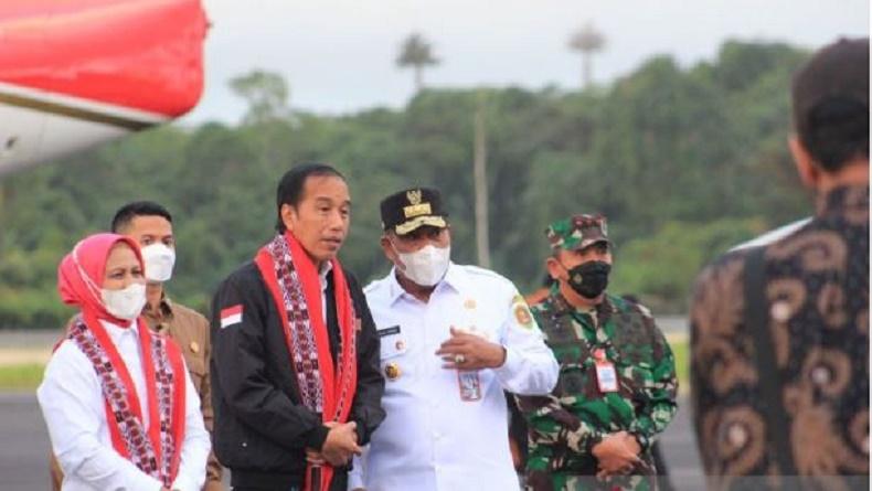 Jokowi Kunjungi Maluku, Disambut Antusias Masyarakat Tanimbar