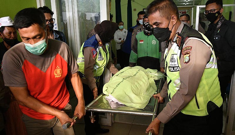 Suasana Haru Pemulangan Jenazah Korban Kecelakaan Maut Truk Tabrak Pelajar  - Bagian 2