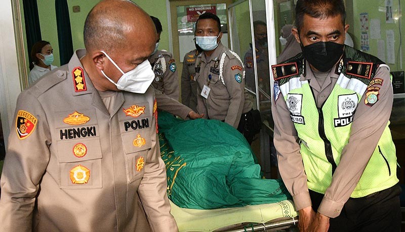 Suasana Haru Pemulangan Jenazah Korban Kecelakaan Maut Truk Tabrak Pelajar  - Bagian 3