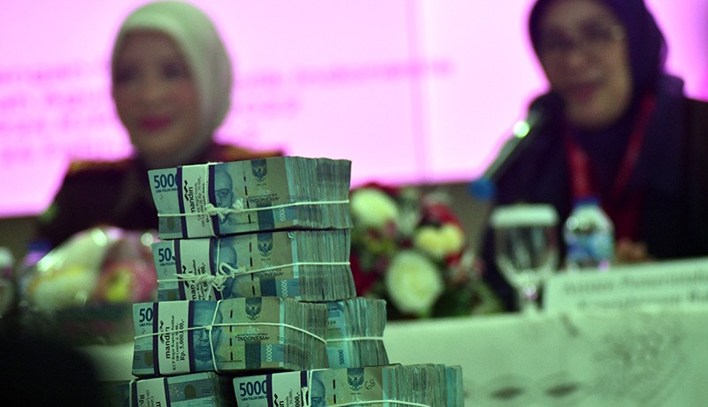 Penampakan Tumpukan Uang Ratusan Juta Barang Bukti Korupsi Dana Bos - Bagian 2