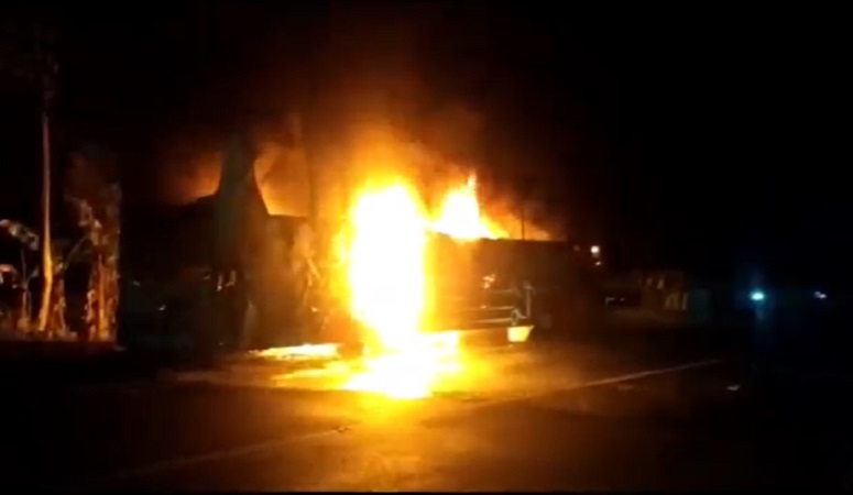 Bus Tujuan Bali Ludes Terbakar di Situbondo, Belasan Penumpang Selamat