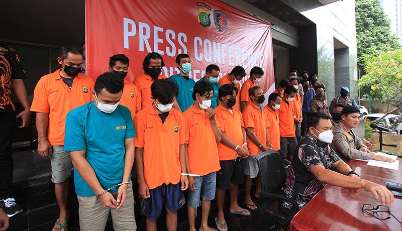 Polisi Tangkap 16 Tersangka Pengoplos Gas Subsidi, Ribuan Tabung Diamankan - Bagian 2