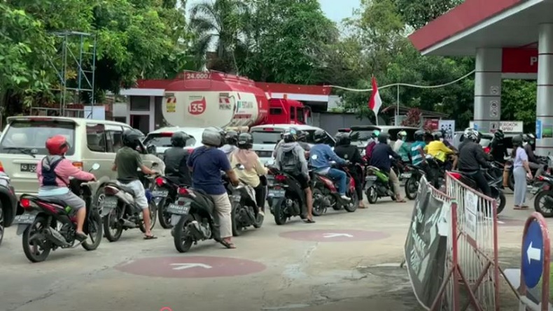 Harga BBM Naik Mendadak, Picu Panic Buying Warga di Pontianak