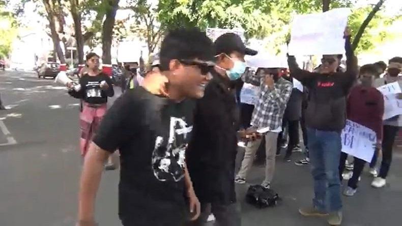 Heboh, Orator Demo di Grobogan Mendadak Diciduk Lurah saat Orasi