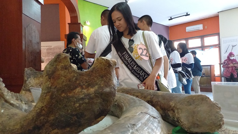 Calon Duta Wisata di Blora Kunjungi Rumah Artefak, Pelajari Benda Bersejarah