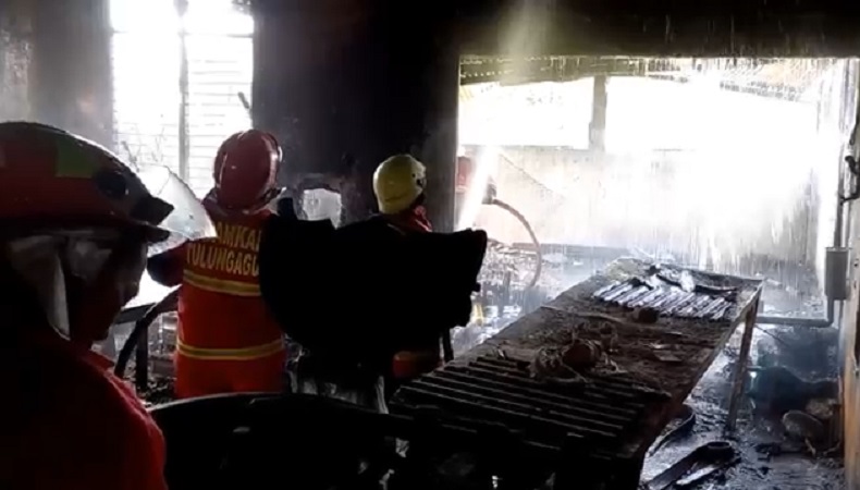 Kios di Pasar Ngemplak Tulungagung Hangus Terbakar, Pedagang Lari Ketakutan 