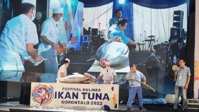 Raja Tuna Jepang Kyoshi Kimura Beraksi di Gorontalo, Potong Tuna 80 Kg Pakai Katana