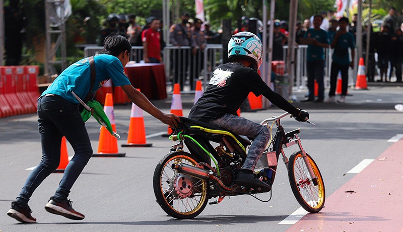 Aksi Para Pembalap Jalanan Turun di Street Race Polda Metro Jaya - Bagian 5