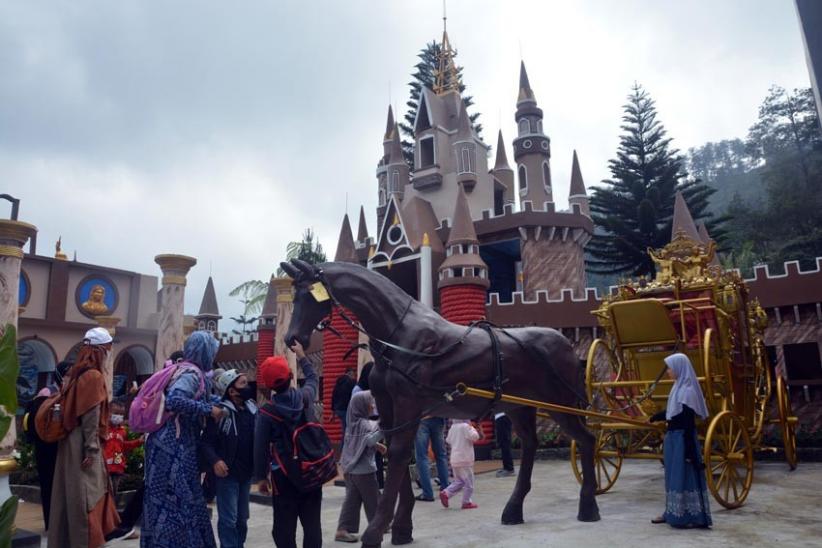 Berwisata ke Bukit Sekipan, Foto-foto Sambil Menikmati Sejuknya Udara Tawangmangu  - Bagian 3
