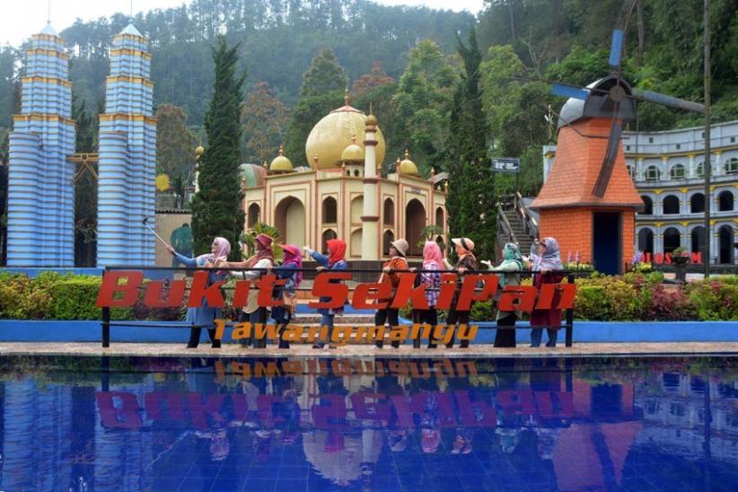 Berwisata ke Bukit Sekipan, Foto-foto Sambil Menikmati Sejuknya Udara Tawangmangu  - Bagian 5