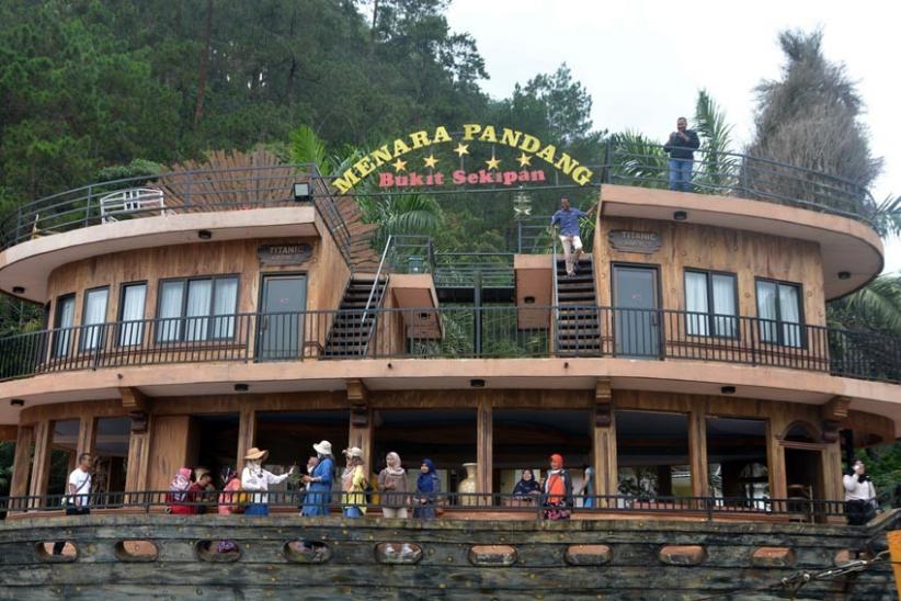 Berwisata ke Bukit Sekipan, Foto-foto Sambil Menikmati Sejuknya Udara Tawangmangu  - Bagian 1