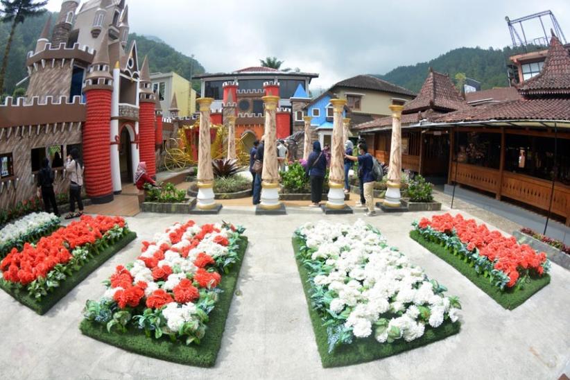 Berwisata ke Bukit Sekipan, Foto-foto Sambil Menikmati Sejuknya Udara Tawangmangu  - Bagian 2