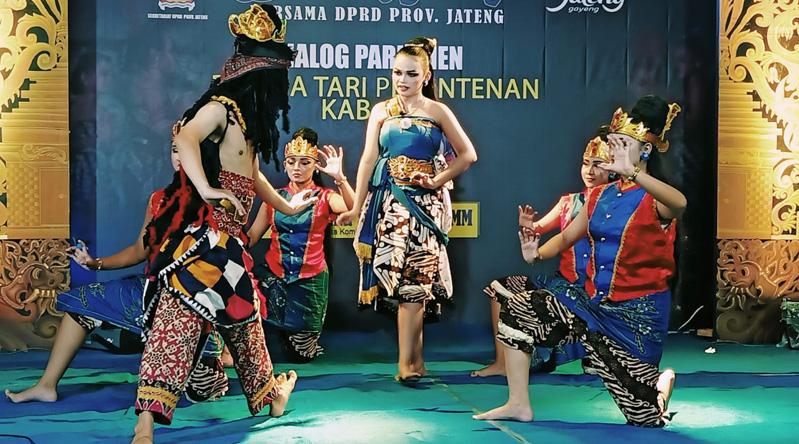 Pementasan Drama Tari Pesantenan Gairahkan Kesenian Tradisional di Pati