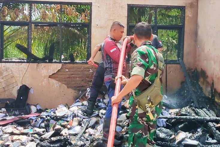SD 6 Rambah di Rokan Hulu Riau Ludes Terbakar, 4 Damkar Dikerahkan