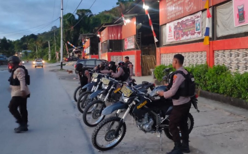 title Harga BBM Naik, Polisi Awasi Penyaluran Bensin di APMS Kota Wasior Harga BBM Naik, Polisi Awasi Penyaluran Bensin di APMS Kota Wasior