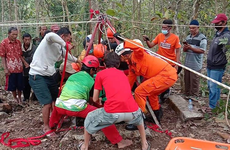 Dramatis, Upaya Evakuasi Kakek Tercebur Dalam Sumur di Gunungkidul