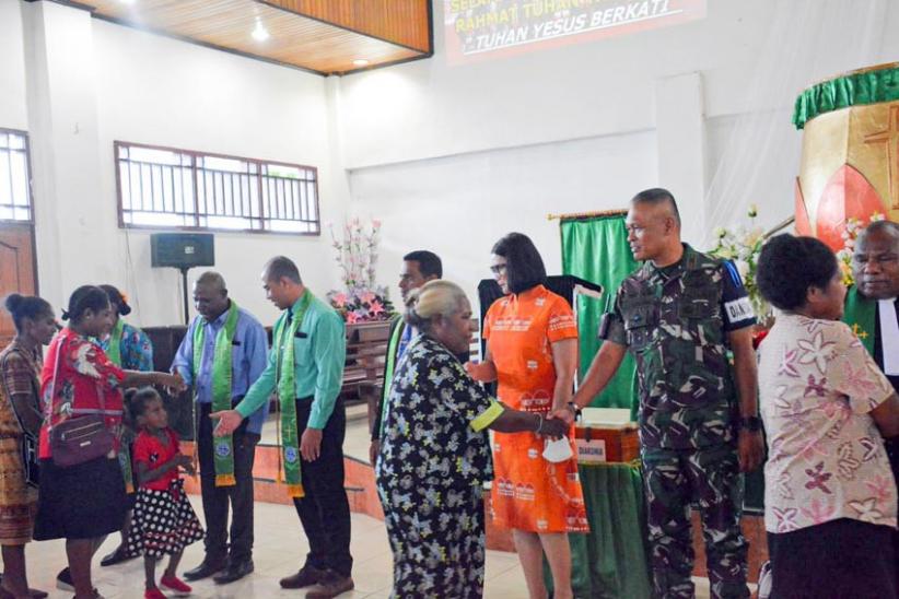 Kunjungi Taman Baca Efata, Danrem 172/PWY Serahkan Alat Tulis dan Sarana Belajar - Bagian 6