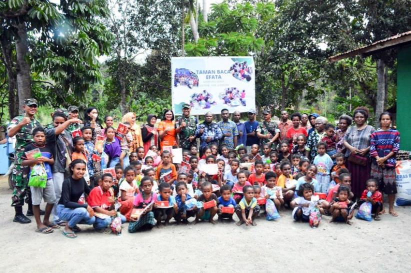 Kunjungi Taman Baca Efata, Danrem 172/PWY Serahkan Alat Tulis dan Sarana Belajar - Bagian 5