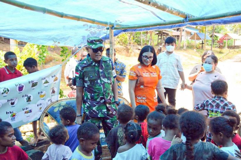 Kunjungi Taman Baca Efata, Danrem 172/PWY Serahkan Alat Tulis dan Sarana Belajar - Bagian 1