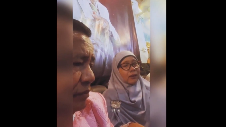 Viral! Ibu Ini Nangis di Depan Hotman Paris, Ngadu Anaknya Diduga Tewas Dianiaya di Pesantren Gontor