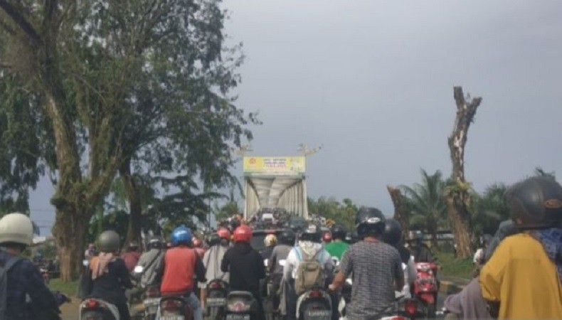Jalan Menuju Jembatan Paralel Kapuas I Dilebarkan 2 Jalur untuk Atasi Kemacetan