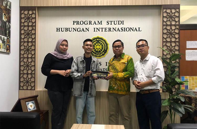 10 Mahasiswa Hubungan Internasional UMY Magang di Luar Negeri