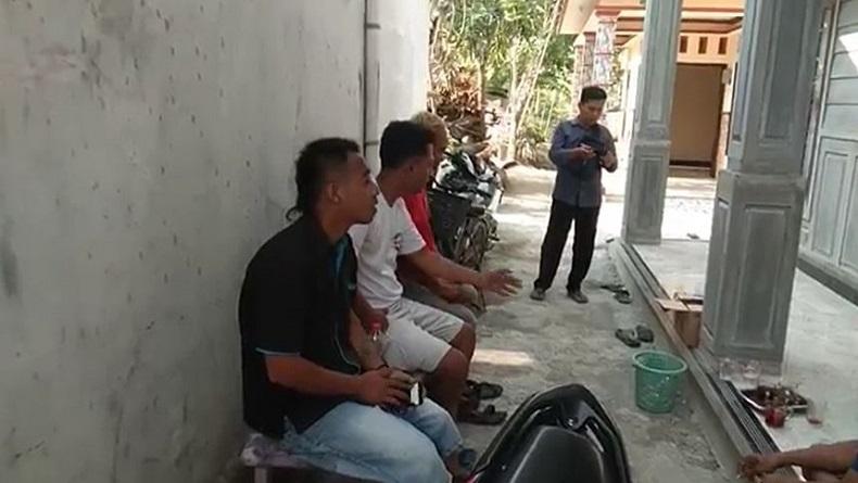 Pelayat Berdatangan ke Rumah Duka Sopir Travel yang Tewas Kecelakaan di Tol Batang-Semarang