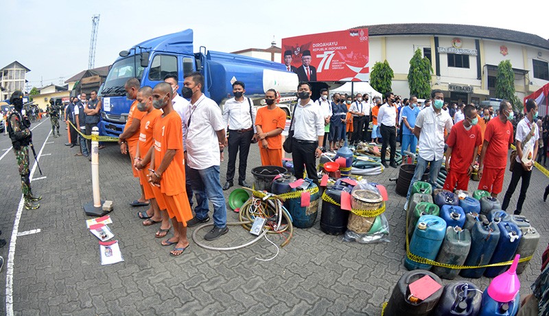 Cari Untung Harga BBM Naik, Sebanyak 81,9 Ton Solar dan 3,2 Ton Pertalite Ditimbun - Bagian 1