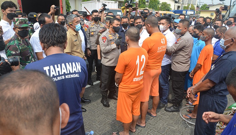 Cari Untung Harga BBM Naik, Sebanyak 81,9 Ton Solar dan 3,2 Ton Pertalite Ditimbun - Bagian 4