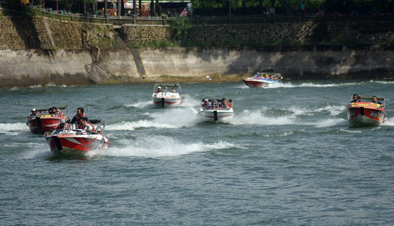 Menikmati Pesona Indahnya Alam Telaga Sarangan - Bagian 3