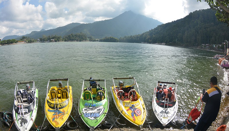 Menikmati Pesona Indahnya Alam Telaga Sarangan - Bagian 1