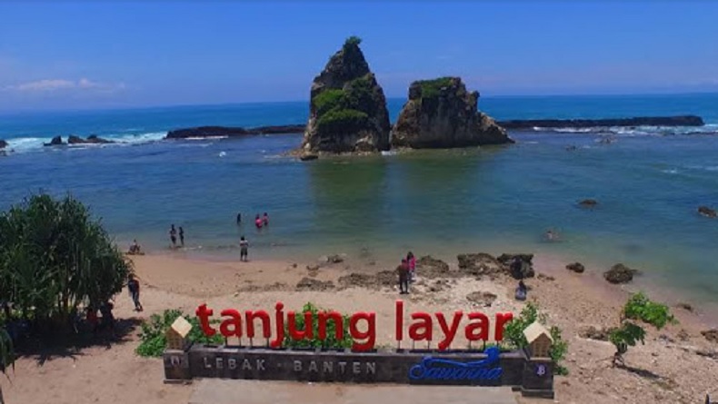 title Pantai Tanjung Layar, Ada Karang Diyakini Layar Perahu yang Ditendang Sangkuriang Pantai Tanjung Layar, Ada Karang Diyakini Layar Perahu yang Ditendang Sangkuriang