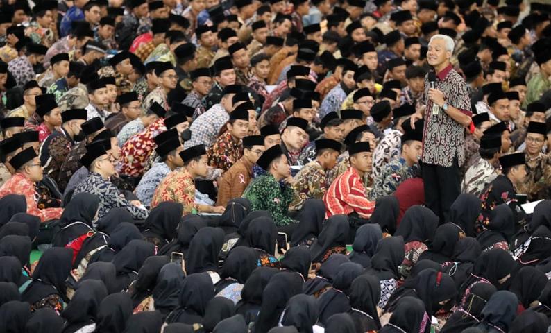 Polemik Kenaikan Harga BBM, Ganjar: Mahasiswa Harus Tahu Situasi Dunia Saat Ini