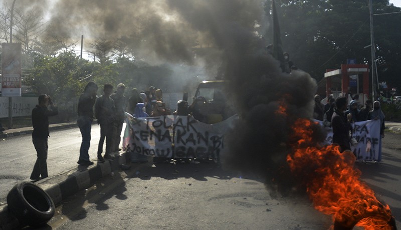 Aksi Tolak Kenaikan Harga BBM Terus Berlanjut di Sejumlah Daerah - Bagian 1